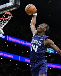 B体育首页-可惜被快船耽误了两年，否则黄蜂内线新星的作用可能会更加突出？