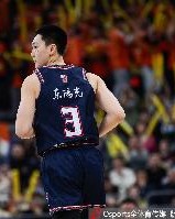 B体育官方首页-状态出色！胡明轩半场7中5高效拿下两队最高16分外加1板3助1断