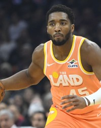 B体育体育报道-没有你可咋办！米切尔半场11中9&amp;三分5中4砍下26分带队反超！